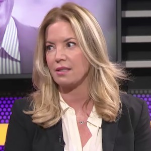 7M足球比分-ESPN证实：湖人易主后 是珍妮亲自解雇了她的所有兄弟姐妹