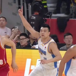 广东逆袭冲到第1！焦泊乔重伤！杨鸣刚官宣离队，下家29号迎首秀|男篮|北汽男篮|山西男篮|张才仁|翟晓川_新浪体育_新浪新闻